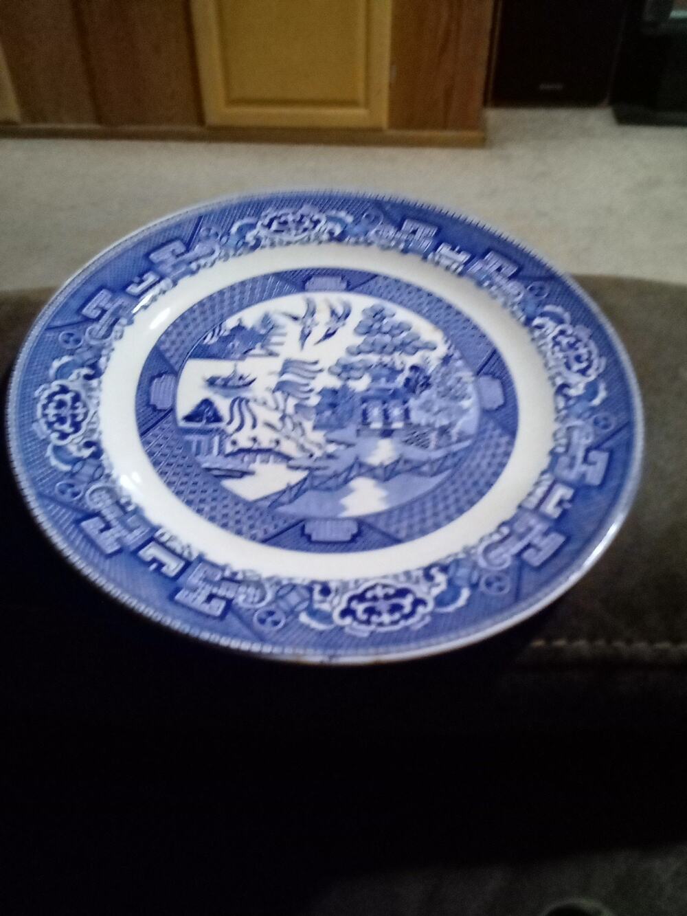 Vintage Homer Laughlin Blue Willow Dinner Plate 9-7/8" SO12 With Plate Hanger